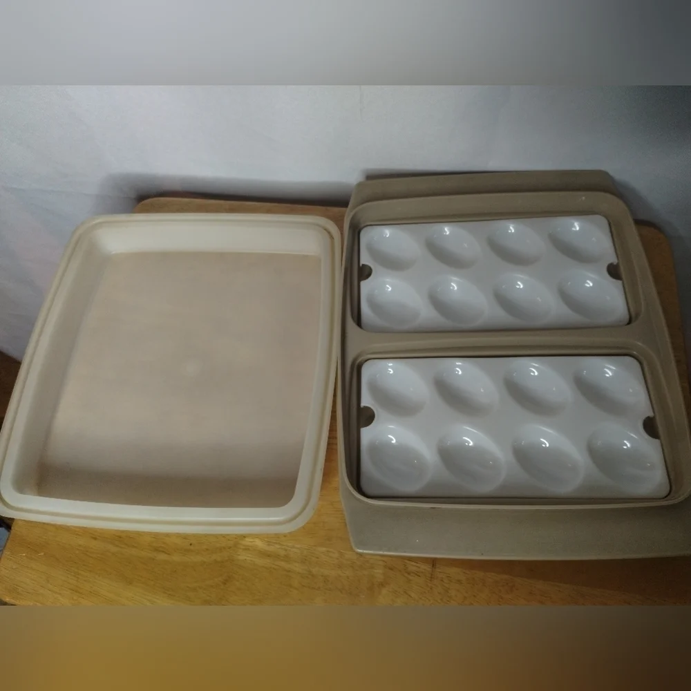 Vintage Tupperware deviled egg keeper